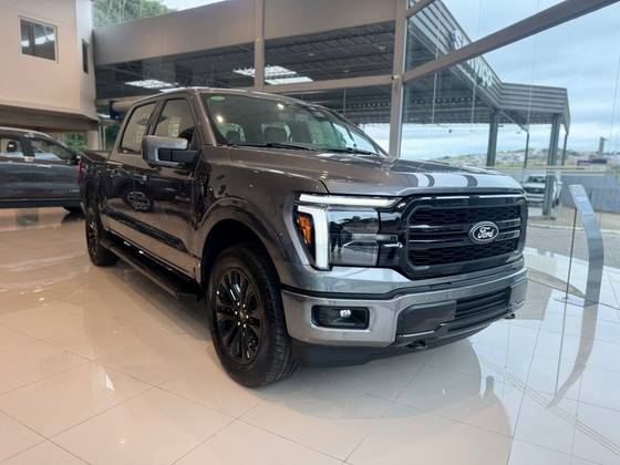 FORD F-150 5.0 V8 GASOLINA CD LARIAT BLACK FX4 AUTOMÁTICO