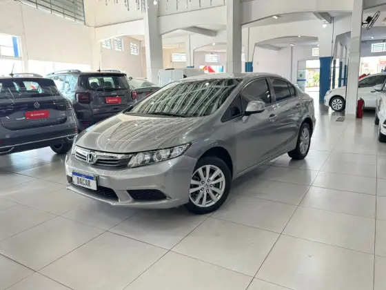 HONDA CIVIC 1.8 LXS 16V FLEX 4P AUTOMÁTICO HONDA CIVIC 1.8 LXS 16V FLEX 4P AUTOMÁTICO