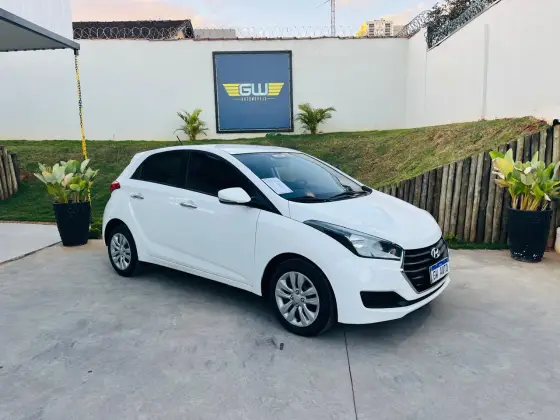 HYUNDAI HB20 1.0 COMFORT PLUS 12V FLEX 4P MANUAL HYUNDAI HB20 1.0 COMFORT PLUS 12V FLEX 4P MANUAL