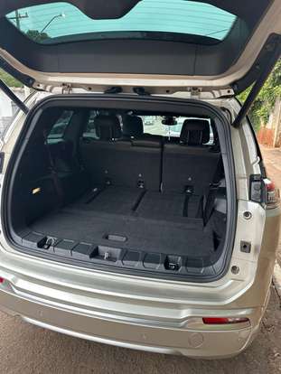 JEEP-COMMANDER-2023