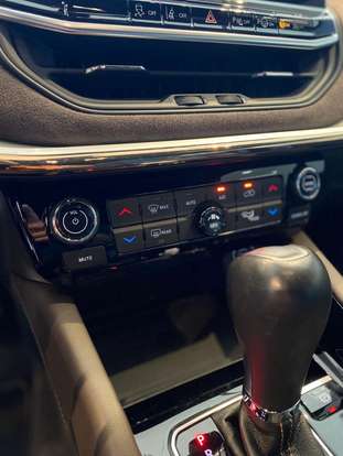 JEEP-COMMANDER-2023