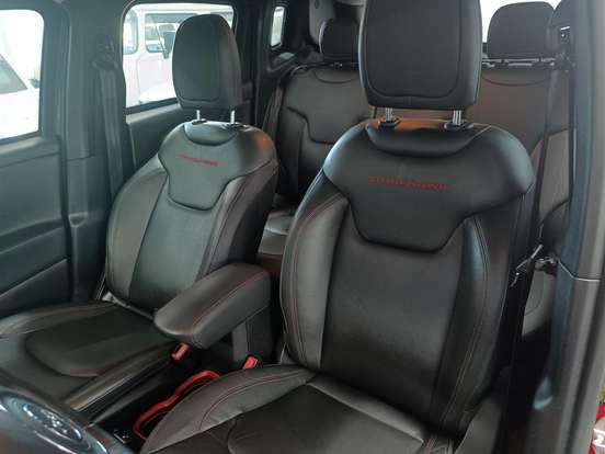 JEEP-RENEGADE-2.0 16V TURBO DIESEL TRAILHAWK 4P 4X4 AUTOMÁTICO JEEP-RENEGADE-2015