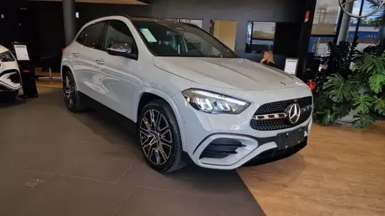 MERCEDES-BENZ-GLA 200-2026