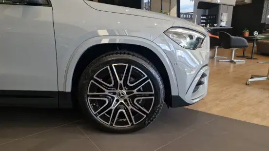 MERCEDES-BENZ-GLA 200-2026