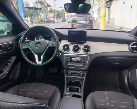 MERCEDES-BENZ GLA 200 1.6 CGI VISION 16V TURBO FLEX 4P AUTOMÁTICO MERCEDES-BENZ GLA 200 1.6 CGI VISION 16V TURBO FLEX 4P AUTOMÁTICO
