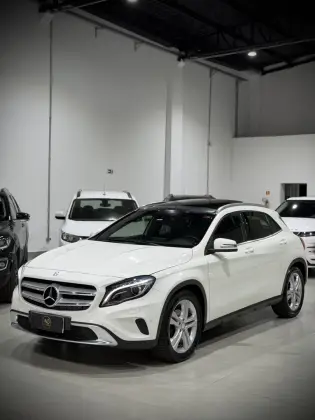 MERCEDES-BENZ GLA 200 1.6 CGI VISION 16V TURBO FLEX 4P AUTOMÁTICO
