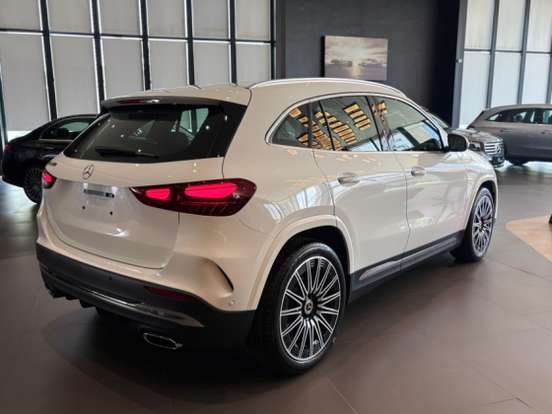 MERCEDES-BENZ-GLA 200-2025