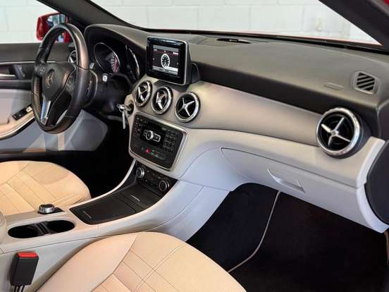 MERCEDES-BENZ-GLA 200-1.6 CGI ADVANCE 16V TURBO FLEX 4P AUTOMÁTICO MERCEDES-BENZ-GLA 200-2014