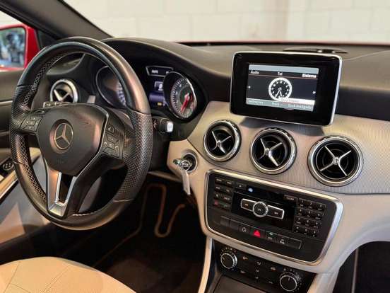 MERCEDES-BENZ-GLA 200-1.6 CGI ADVANCE 16V TURBO FLEX 4P AUTOMÁTICO MERCEDES-BENZ-GLA 200-2014