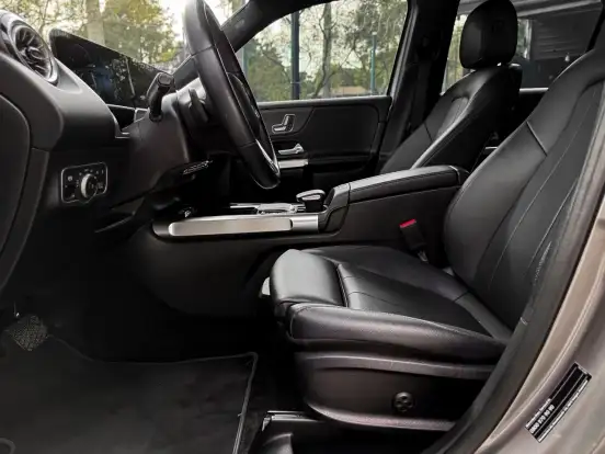 MERCEDES-BENZ-GLB 200-2021