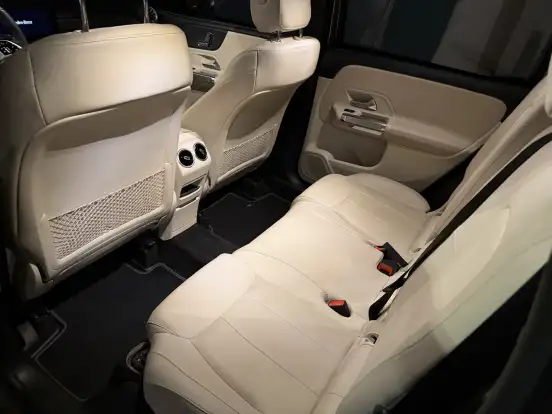 MERCEDES-BENZ-GLB 200-2024