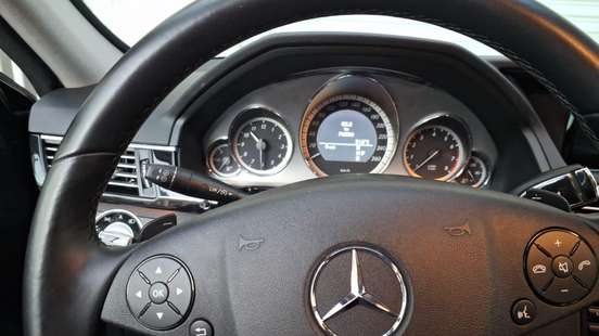 MERCEDES-BENZ-E 500-2010