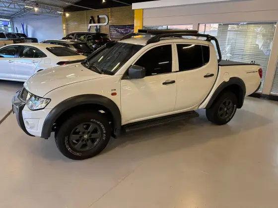 MITSUBISHI L200 SAVANA 3.2 4X4 16V TURBO INTERCOOLER DIESEL 4P MANUAL