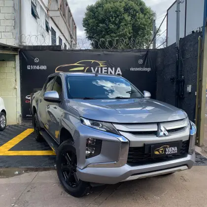 MITSUBISHI L200 TRITON 2.4 16V TURBO DIESEL GLS CD 4X4 AUTOMÁTICO MITSUBISHI L200 TRITON 2.4 16V TURBO DIESEL GLS CD 4X4 AUTOMÁTICO