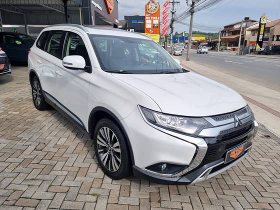MITSUBISHI OUTLANDER 2.0 MIVEC GASOLINA HPE AUTOMÁTICO