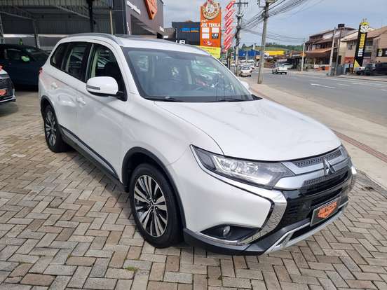 MITSUBISHI-OUTLANDER-2018