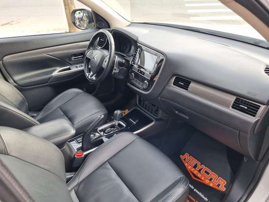 MITSUBISHI-OUTLANDER-2018