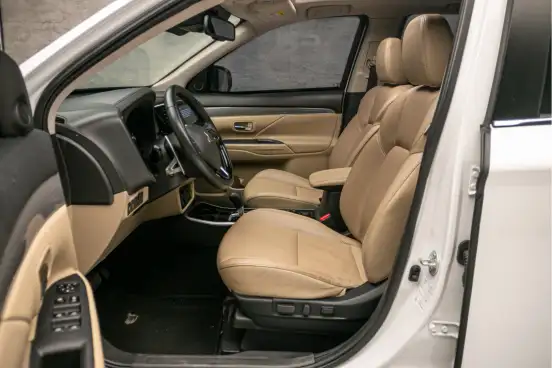 MITSUBISHI-OUTLANDER-2021