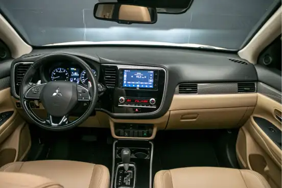 MITSUBISHI-OUTLANDER-2021