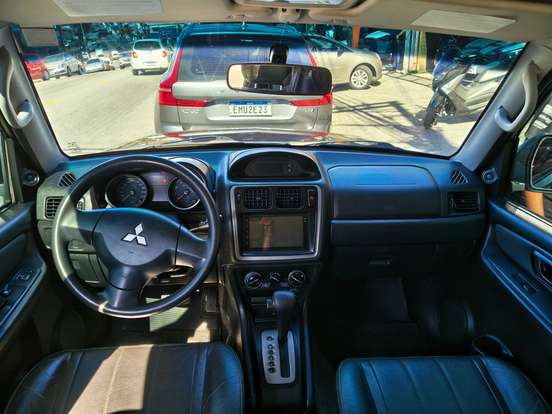 MITSUBISHI-PAJERO TR4-2.0 4X4 16V 140CV FLEX 4P AUTOMÁTICO MITSUBISHI-PAJERO TR4-2013