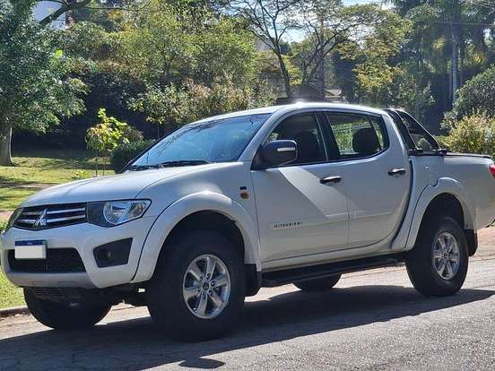 MITSUBISHI-L200 TRITON-2.4 HLS 4X2 CD 16V FLEX 4P MANUAL MITSUBISHI-L200 TRITON-2014