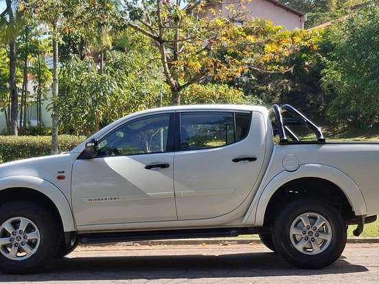 MITSUBISHI-L200 TRITON-2.4 HLS 4X2 CD 16V FLEX 4P MANUAL MITSUBISHI-L200 TRITON-2014