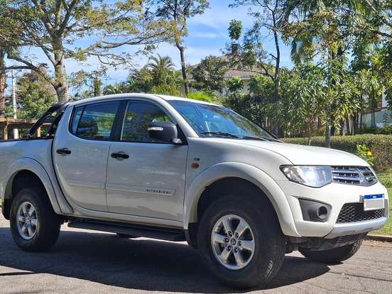 MITSUBISHI-L200 TRITON-2.4 HLS 4X2 CD 16V FLEX 4P MANUAL MITSUBISHI-L200 TRITON-2014