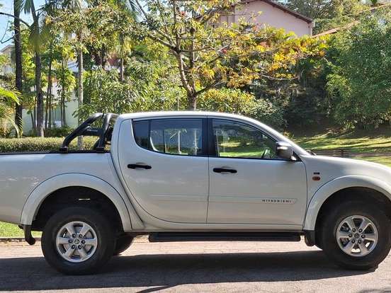 MITSUBISHI-L200 TRITON-2.4 HLS 4X2 CD 16V FLEX 4P MANUAL MITSUBISHI-L200 TRITON-2014