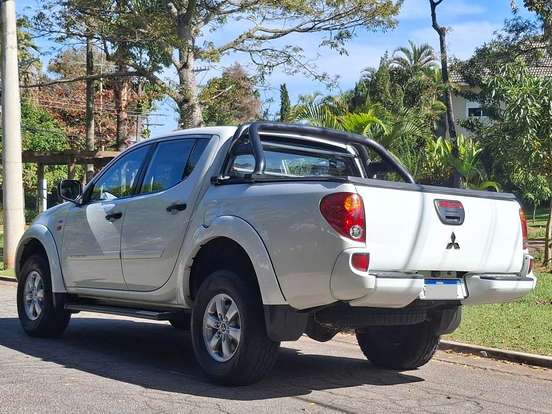 MITSUBISHI-L200 TRITON-2.4 HLS 4X2 CD 16V FLEX 4P MANUAL MITSUBISHI-L200 TRITON-2014