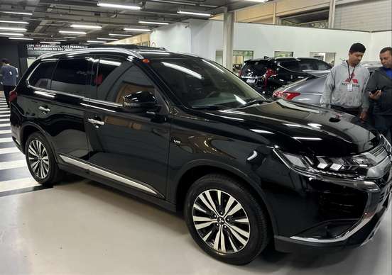 MITSUBISHI-OUTLANDER-3.0 MIVEC V6 GASOLINA HPE-S AWD AUTOMÁTICO MITSUBISHI-OUTLANDER-2019