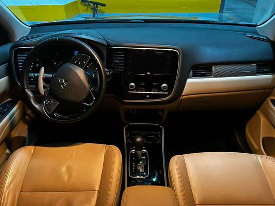 MITSUBISHI-OUTLANDER-3.0 MIVEC V6 GASOLINA HPE-S AWD AUTOMÁTICO MITSUBISHI-OUTLANDER-2019