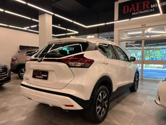 NISSAN-KICKS-2023