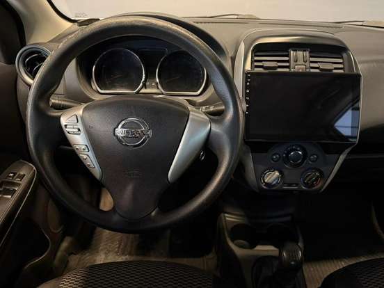 NISSAN-VERSA-2015