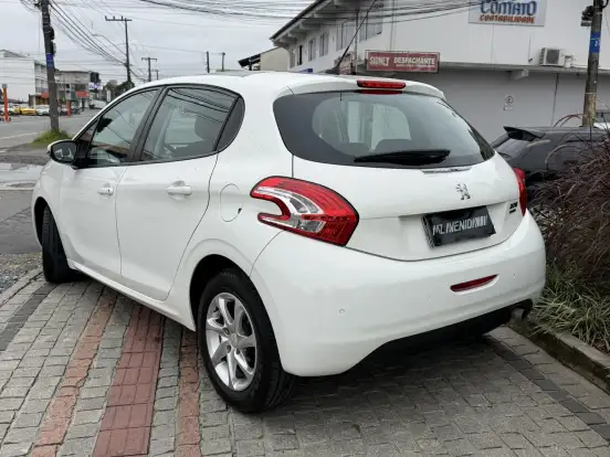 PEUGEOT-208-2015