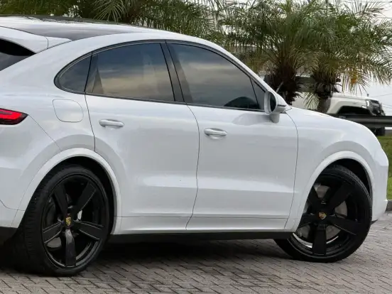 PORSCHE-CAYENNE-2022