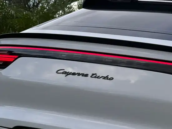PORSCHE-CAYENNE-2022