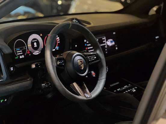 PORSCHE-CAYENNE-2024