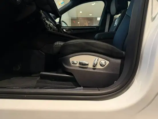 PORSCHE-MACAN-2025