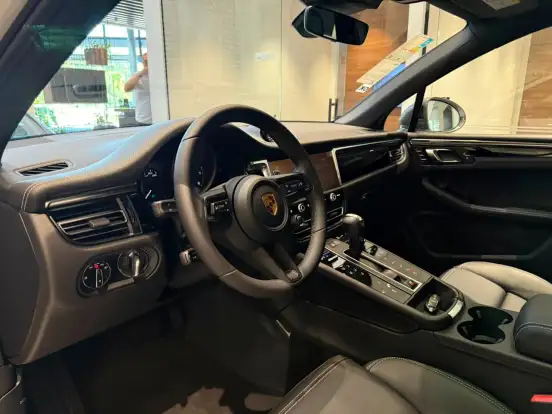 PORSCHE-MACAN-2025