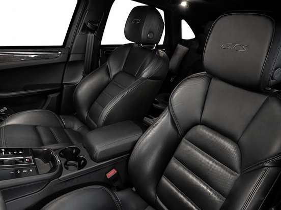 PORSCHE-MACAN-2023