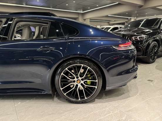 PORSCHE-PANAMERA-2023