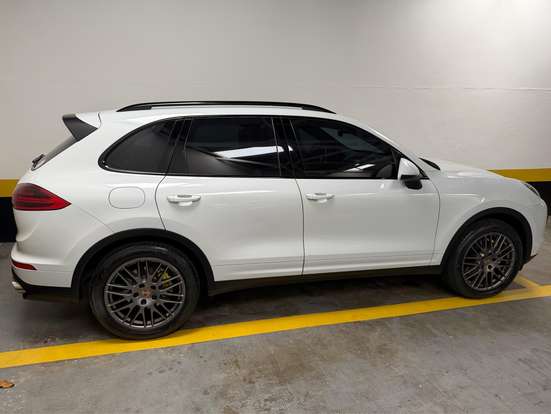 PORSCHE-CAYENNE-2017