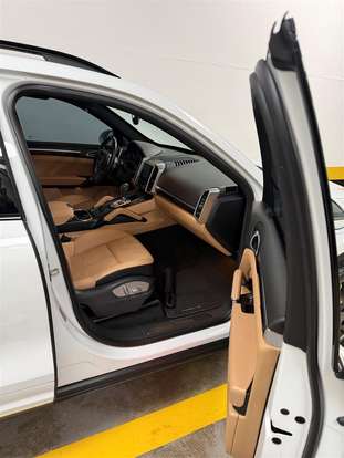 PORSCHE-CAYENNE-2017