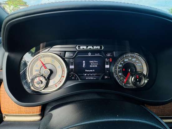 RAM-3500-6.7 I6 TURBO DIESEL LIMITED LONGHORN CD 4X4 AUTOMÁTICO RAM-3500-2022
