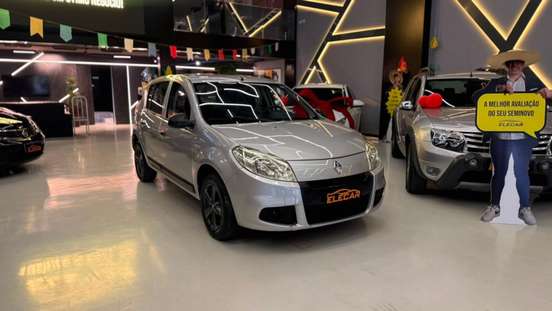 RENAULT-SANDERO-2011