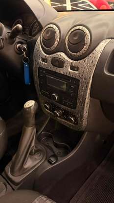 RENAULT-SANDERO-2011