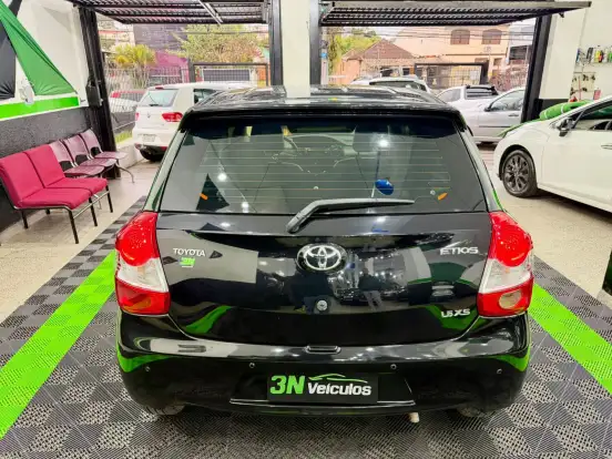 TOYOTA-ETIOS-2015