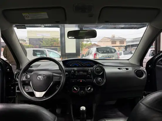 TOYOTA-ETIOS-2015