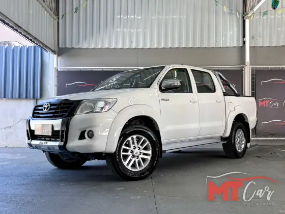 TOYOTA HILUX 2.7 SRV 4X2 CD 16V FLEX 4P AUTOMÁTICO TOYOTA HILUX 2.7 SRV 4X2 CD 16V FLEX 4P AUTOMÁTICO