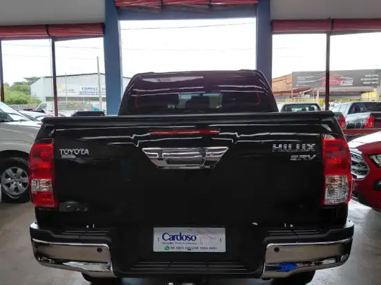 TOYOTA-HILUX-2.8 D-4D TURBO DIESEL CD SRV 4X4 AUTOMÁTICO TOYOTA-HILUX-2023